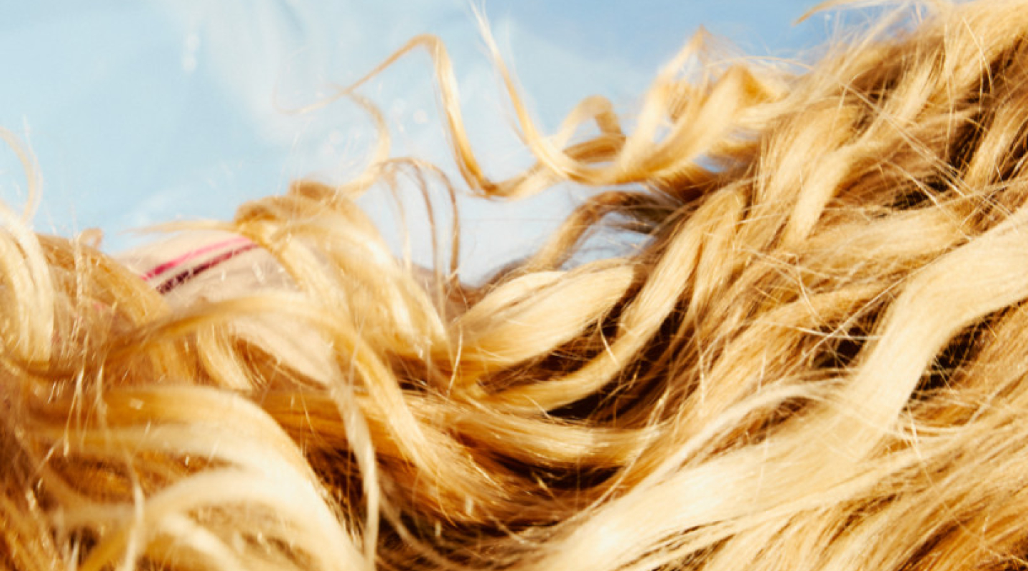 How to tame frizzy hair